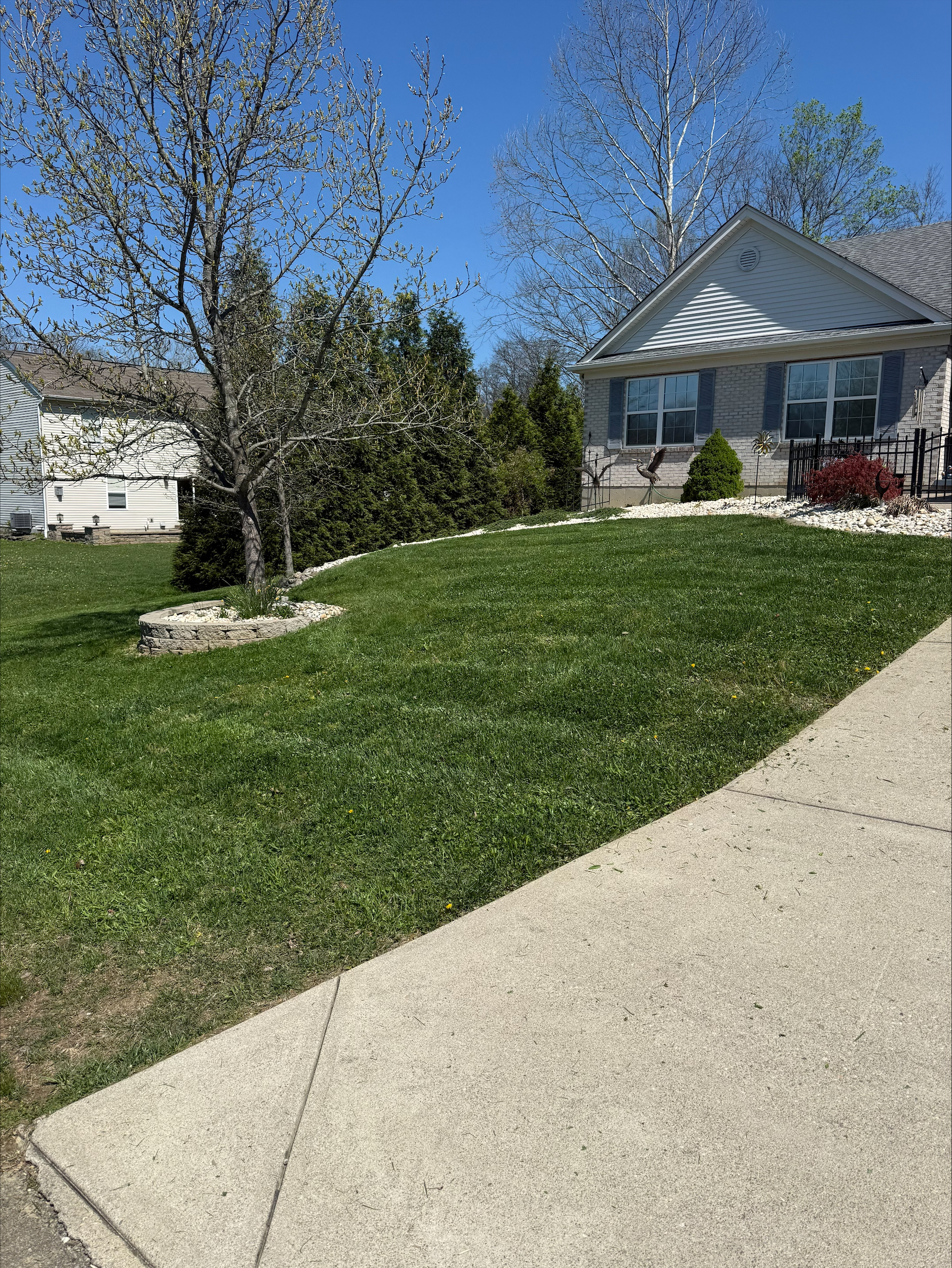 Residential lawn service Batavia Ohio – weekly mowing and edging