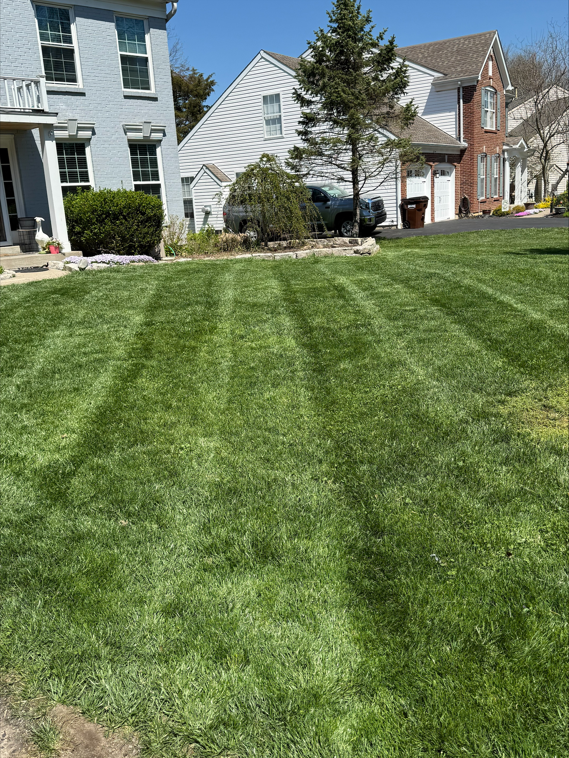Lawn care Eastgate Ohio – mowing and seasonal maintenance