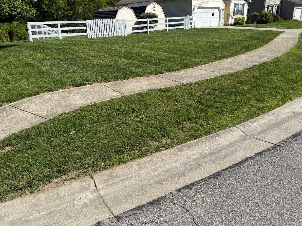 Suburban lawn maintenance and edging Anderson Township Ohio – TerraSix
